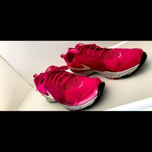 NIKE Women’s In-Season Trainer Sneakers Sports Athletic Shoes Size 9 Pink White